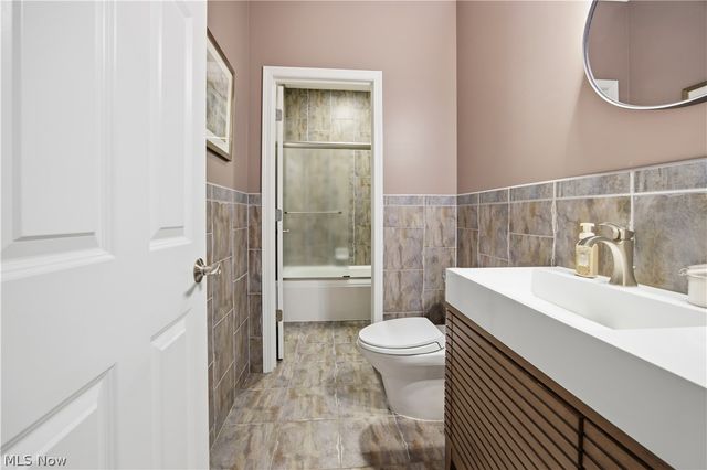11565 Robin Wood Lane, Chagrin Falls, OH 44023
