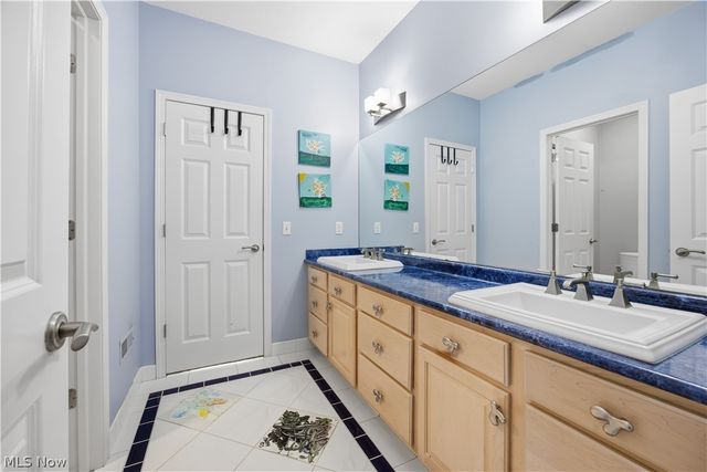 11565 Robin Wood Lane, Chagrin Falls, OH 44023