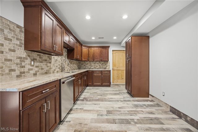 11565 Robin Wood Lane, Chagrin Falls, OH 44023