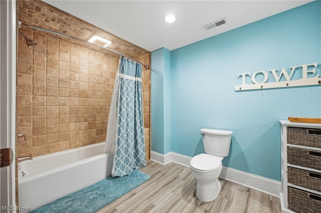 11565 Robin Wood Lane, Chagrin Falls, OH 44023