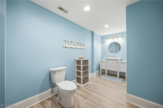 11565 Robin Wood Lane, Chagrin Falls, OH 44023