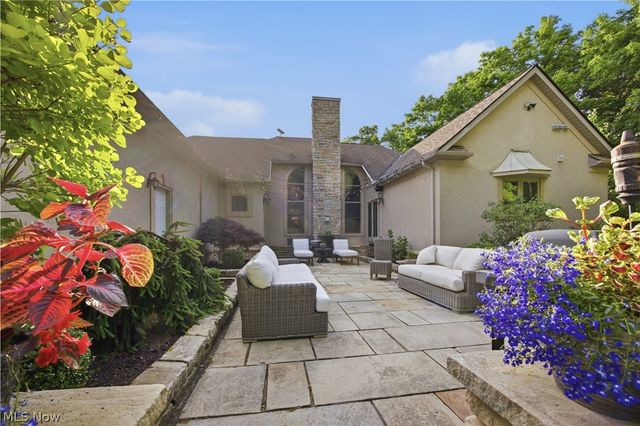 11565 Robin Wood Lane, Chagrin Falls, OH 44023