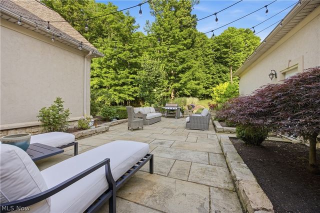 11565 Robin Wood Lane, Chagrin Falls, OH 44023