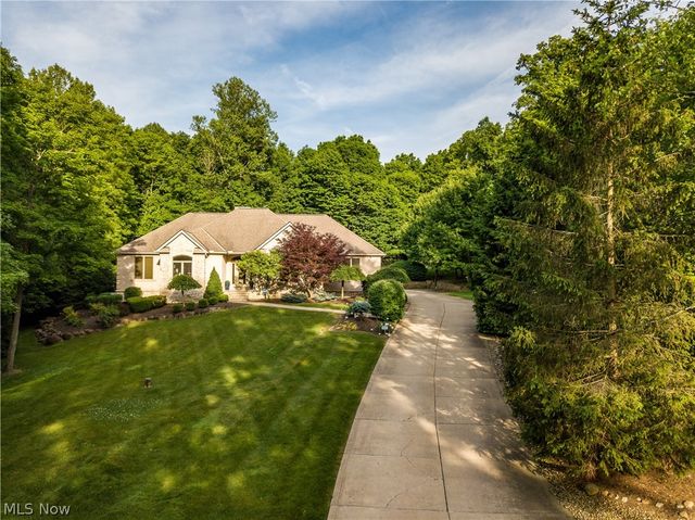 11565 Robin Wood Lane, Chagrin Falls, OH 44023