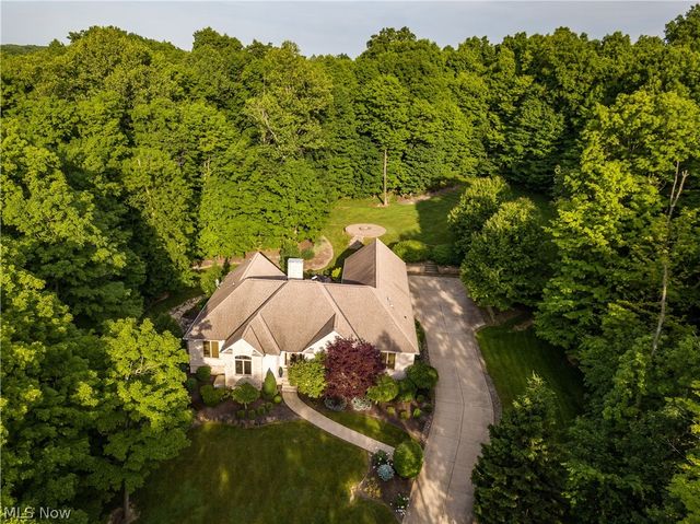 11565 Robin Wood Lane, Chagrin Falls, OH 44023