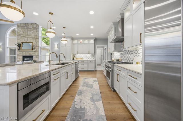 11565 Robin Wood Lane, Chagrin Falls, OH 44023