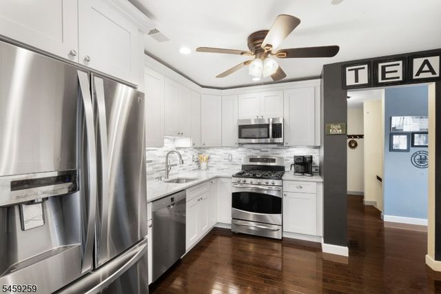72 Whisper Way E, Roxbury Twp., NJ 07852