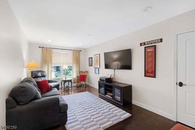72 Whisper Way E, Roxbury Twp., NJ 07852