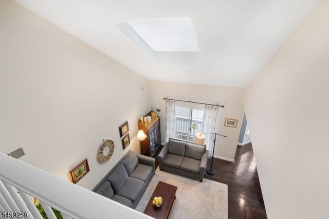 72 Whisper Way E, Roxbury Twp., NJ 07852