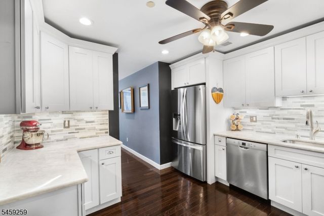 72 Whisper Way E, Roxbury Twp., NJ 07852
