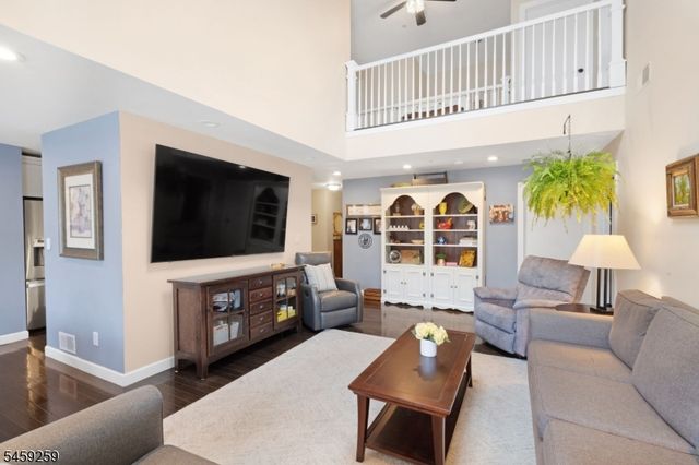 72 Whisper Way E, Roxbury Twp., NJ 07852