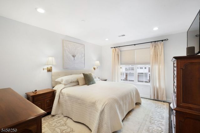 72 Whisper Way E, Roxbury Twp., NJ 07852
