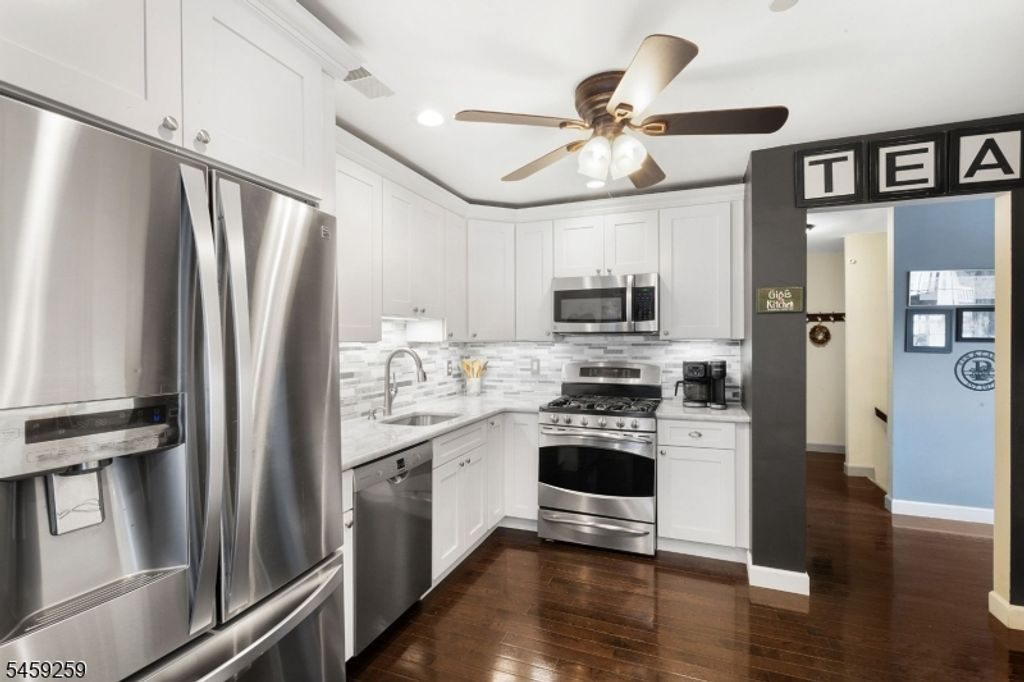 72 Whisper Way E, Roxbury Twp., NJ 07852 — photo 2
