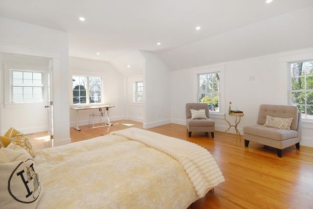 32 Hickory Cliff Rd, Newton, MA 02464