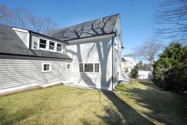 32 Hickory Cliff Rd, Newton, MA 02464