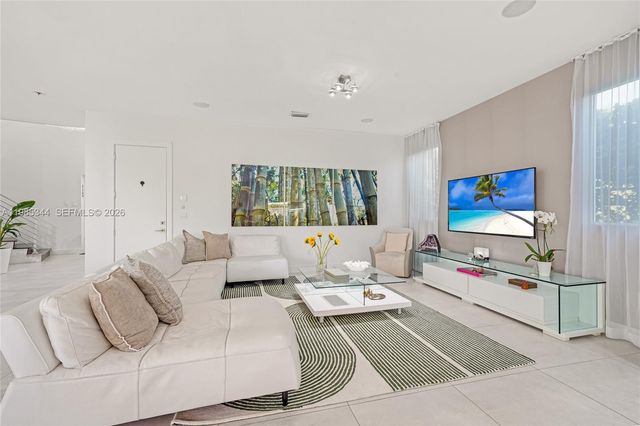 7515 NW 99th Ave, Doral, FL 33178