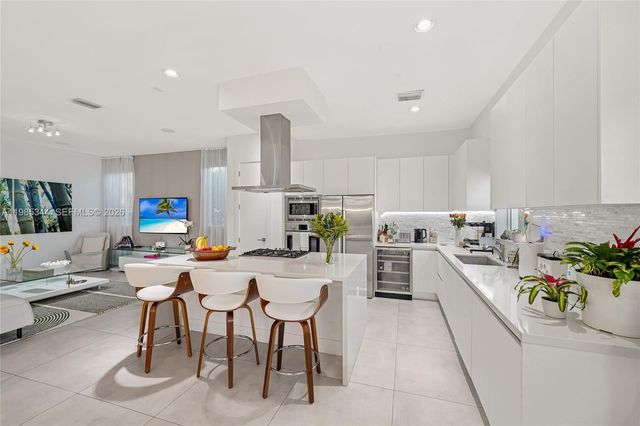 7515 NW 99th Ave, Doral, FL 33178