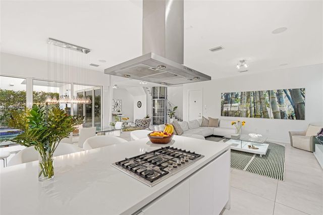 7515 NW 99th Ave, Doral, FL 33178