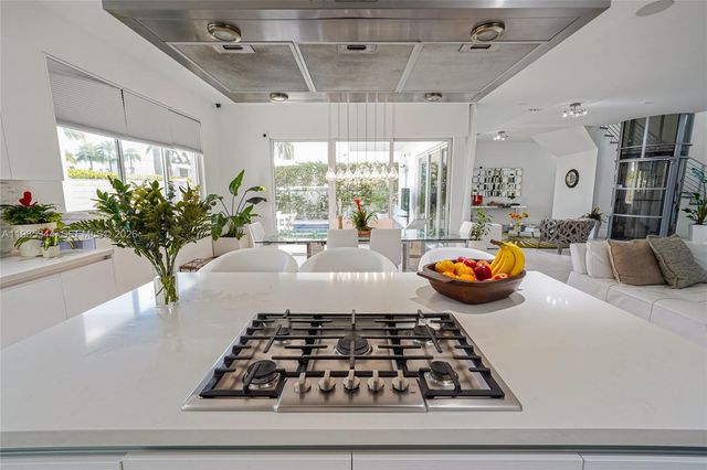 7515 NW 99th Ave, Doral, FL 33178