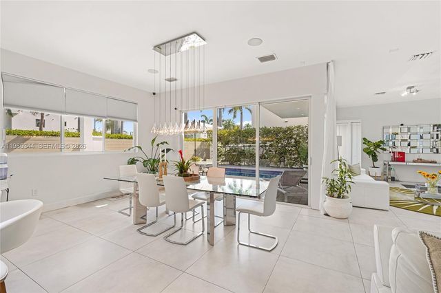 7515 NW 99th Ave, Doral, FL 33178