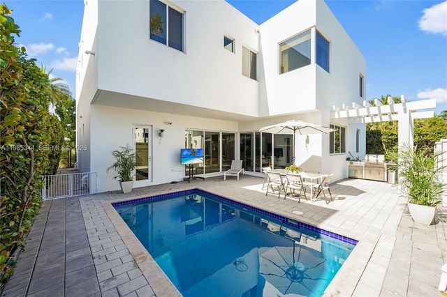 7515 NW 99th Ave, Doral, FL 33178