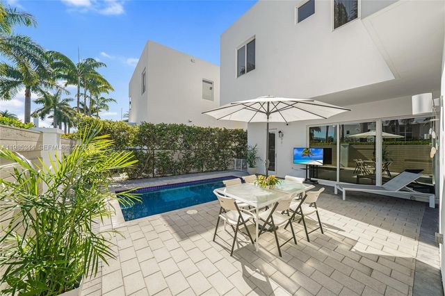 7515 NW 99th Ave, Doral, FL 33178