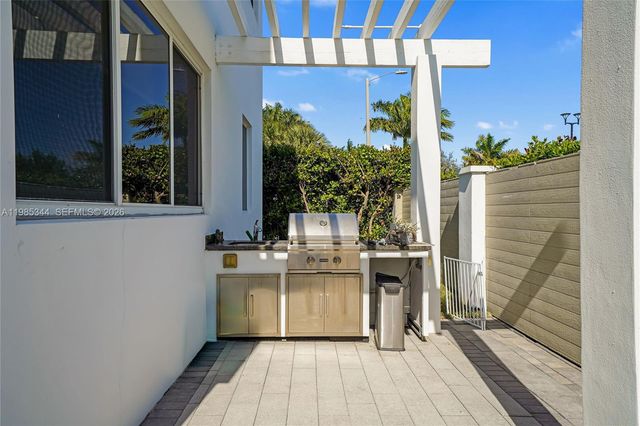 7515 NW 99th Ave, Doral, FL 33178