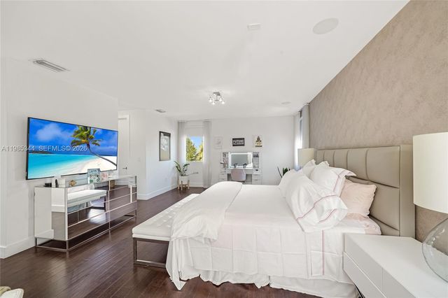 7515 NW 99th Ave, Doral, FL 33178