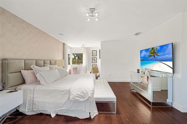 7515 NW 99th Ave, Doral, FL 33178