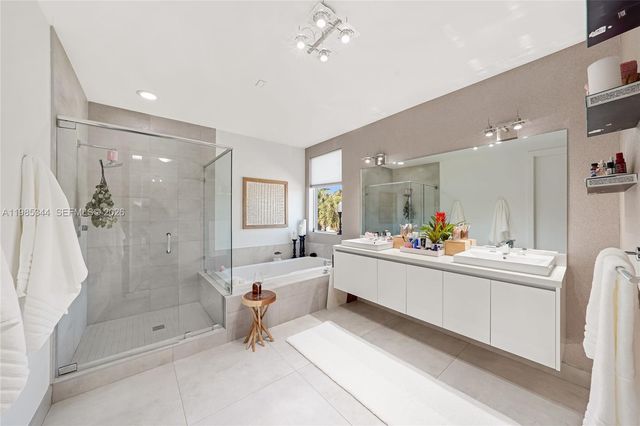 7515 NW 99th Ave, Doral, FL 33178