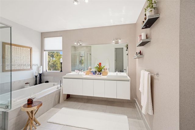 7515 NW 99th Ave, Doral, FL 33178