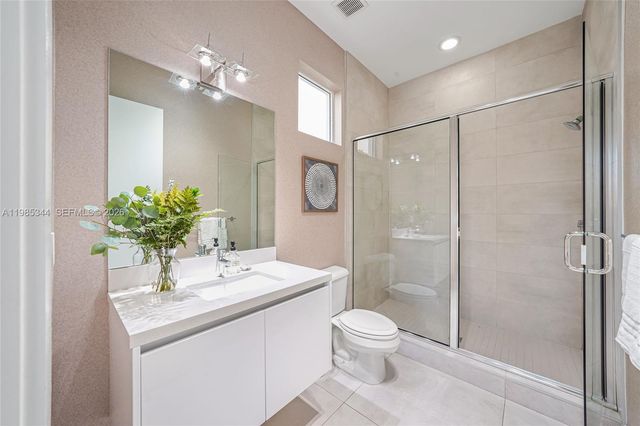 7515 NW 99th Ave, Doral, FL 33178