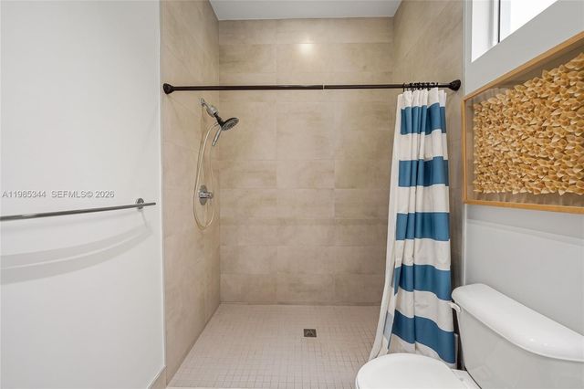 7515 NW 99th Ave, Doral, FL 33178