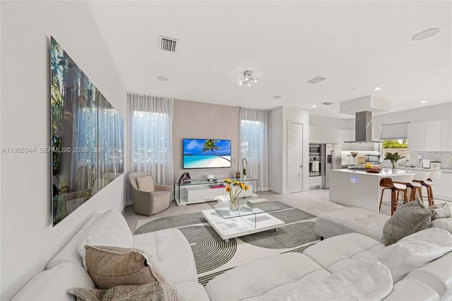 7515 NW 99th Ave, Doral, FL 33178