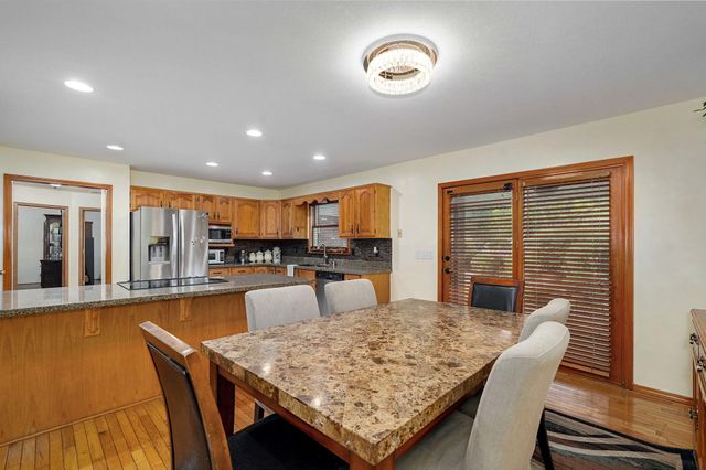 2129 E Cherryvale Street, Springfield, MO 65804