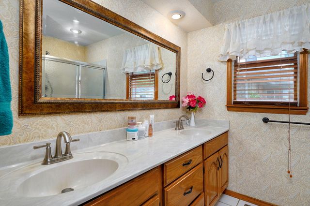 2129 E Cherryvale Street, Springfield, MO 65804