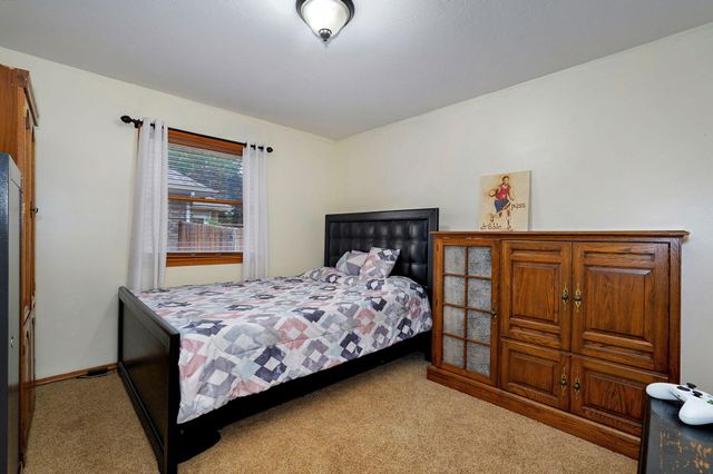 2129 E Cherryvale Street, Springfield, MO 65804