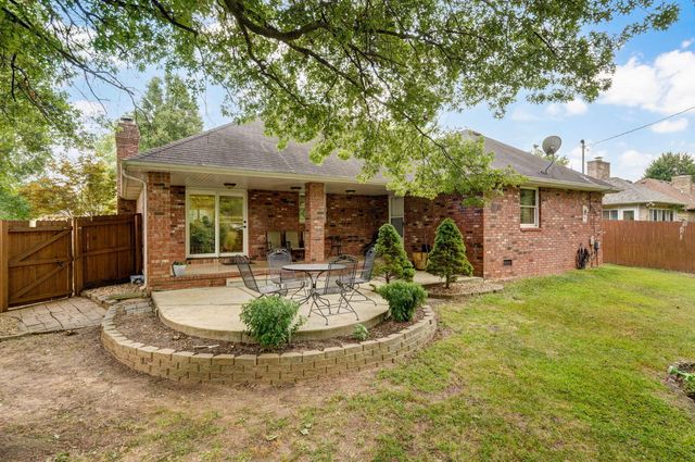 2129 E Cherryvale Street, Springfield, MO 65804