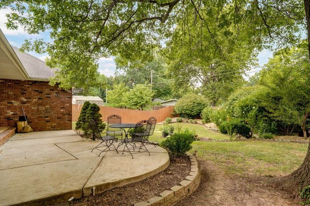 2129 E Cherryvale Street, Springfield, MO 65804