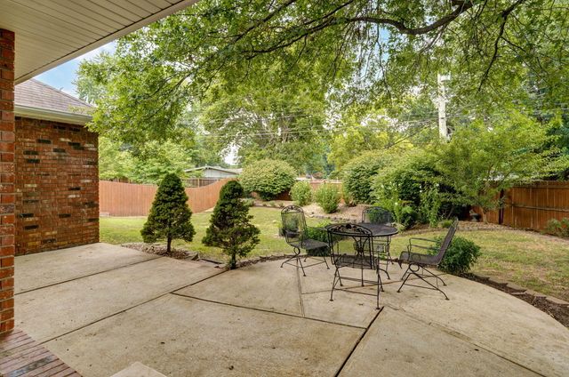 2129 E Cherryvale Street, Springfield, MO 65804