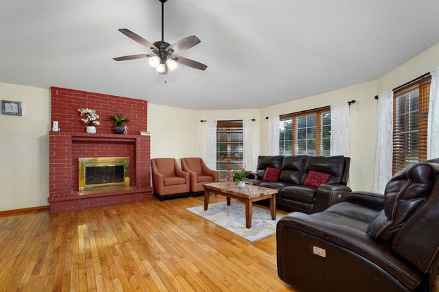 2129 E Cherryvale Street, Springfield, MO 65804