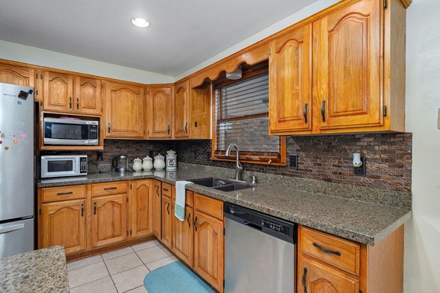 2129 E Cherryvale Street, Springfield, MO 65804