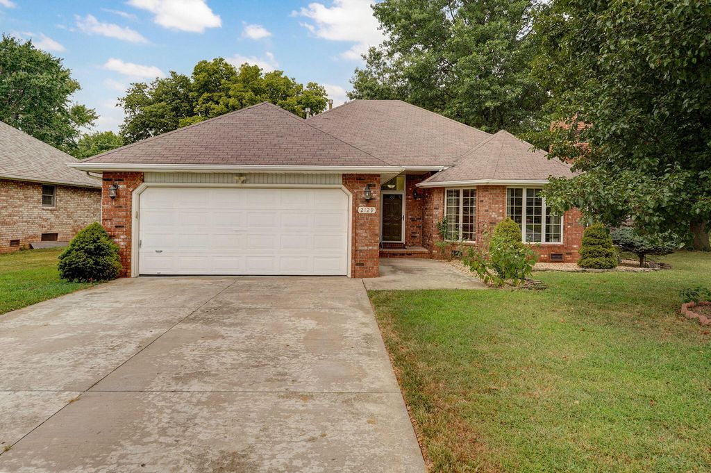 2129 E Cherryvale Street, Springfield, MO 65804
