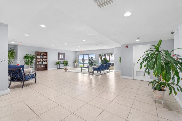 1880 S Treasure Dr 4H, North Bay Village, FL 33141