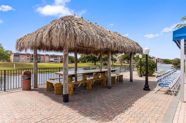 9121 Sunrise Lakes Boulevard 104, Sunrise, FL 33322