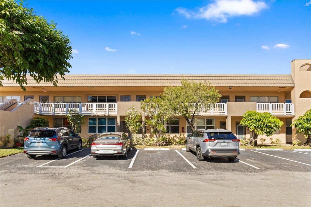 9121 Sunrise Lakes Boulevard 104, Sunrise, FL 33322