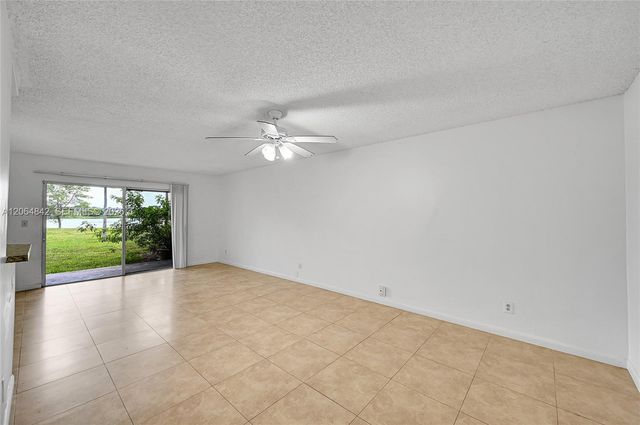 3453 NW 44th St 107, Oakland Park, FL 33309