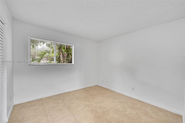 3453 NW 44th St 107, Oakland Park, FL 33309