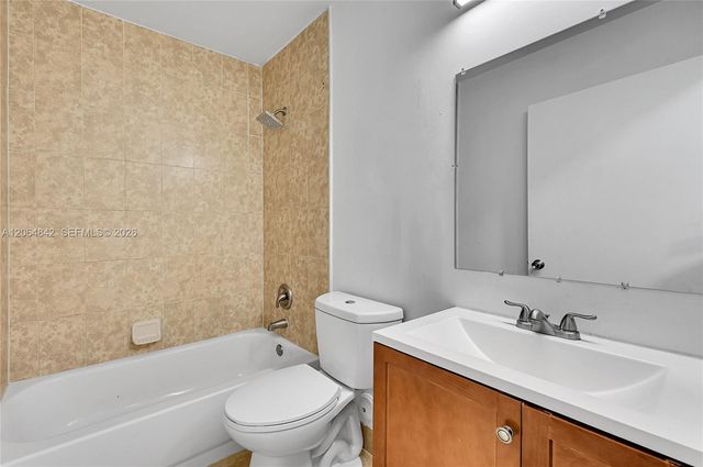 3453 NW 44th St 107, Oakland Park, FL 33309