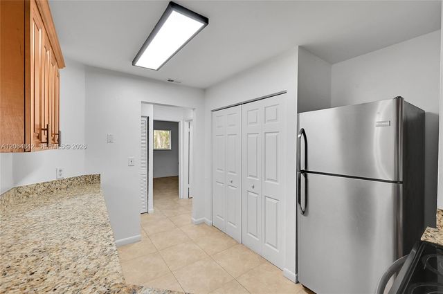 3453 NW 44th St 107, Oakland Park, FL 33309